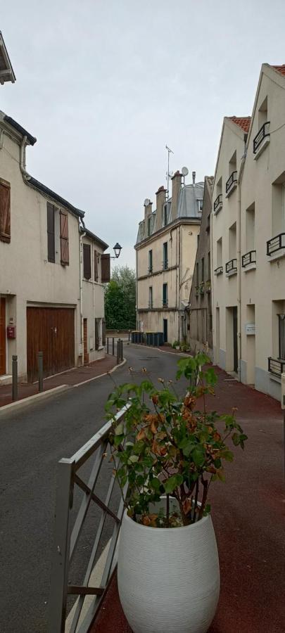 Studio Meuble A Bougival מראה חיצוני תמונה